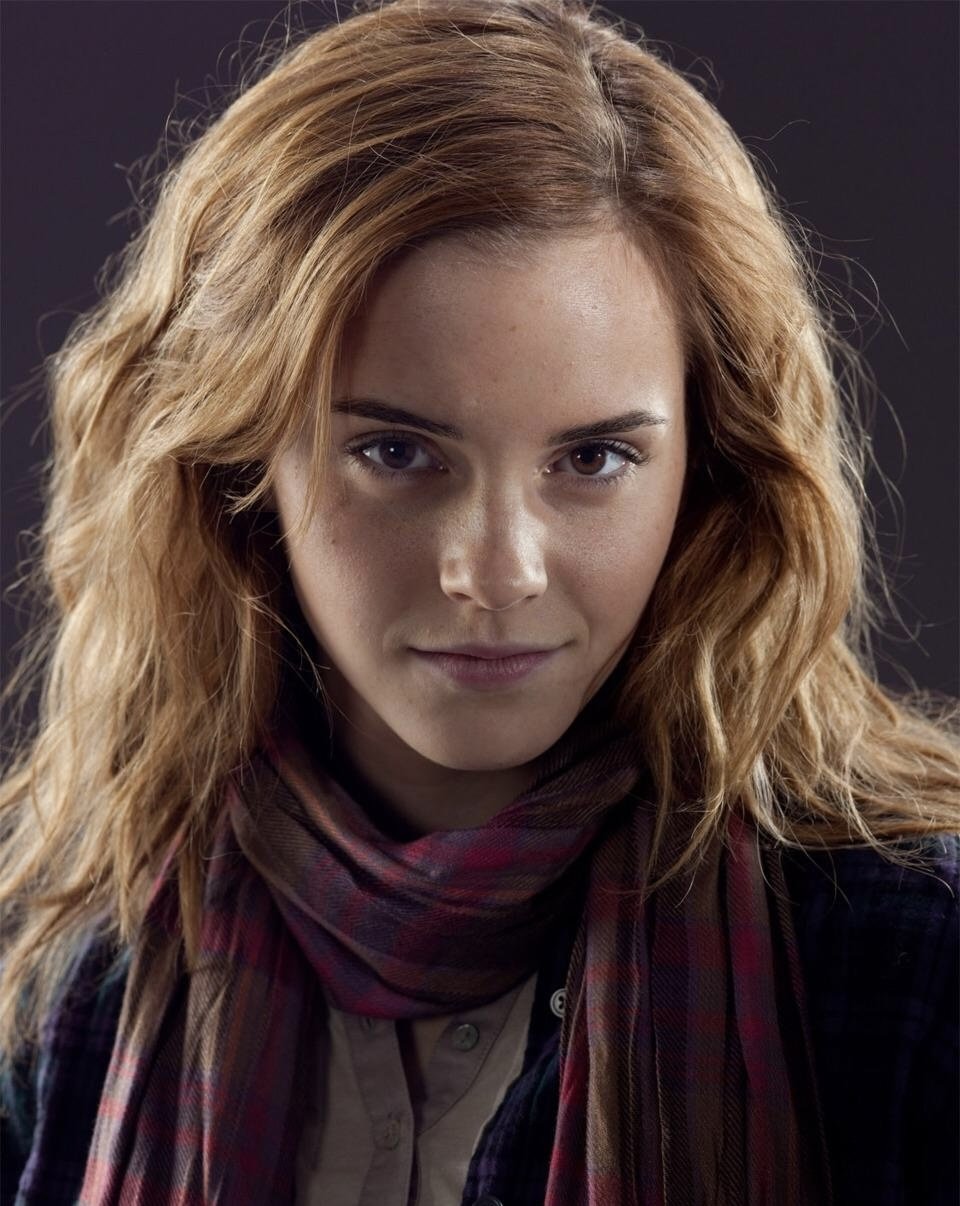 hVEjQBJ8 Emma Watson 13.jpg